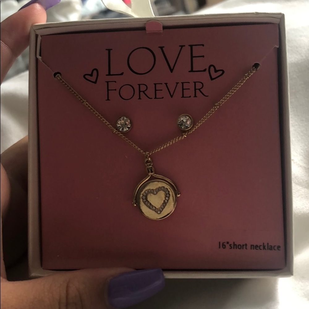 Gold themed earring and necklace set!!😃